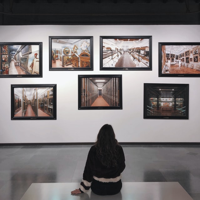 storage of paintings in the gallery