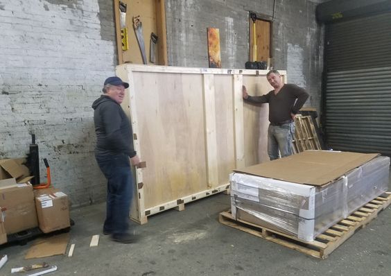 Choosing New York Antique Movers for Shipping a Large Mirror