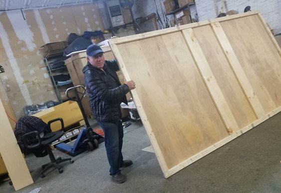 Choosing New York Antique Movers for Shipping a Large Mirror