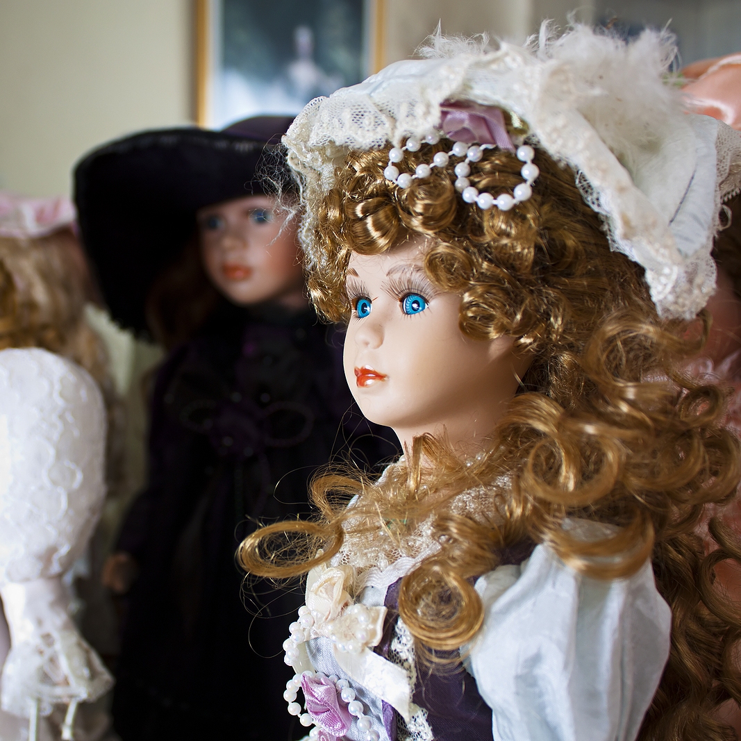 Antique Porcelain Dolls: How to Determine Their Value