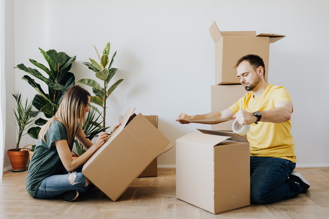 How to Decide Between a Flatrate Moving Service and Hourly Movers