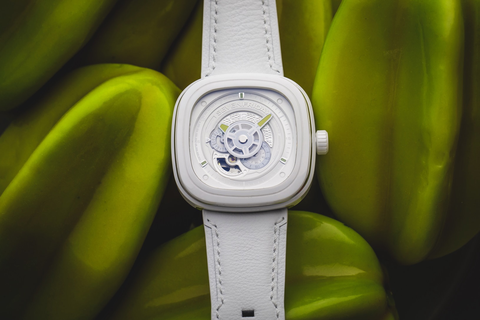 Sevenfriday white 2024