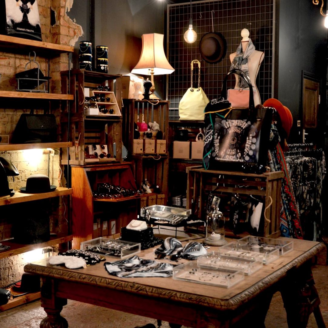 How To Buy Vintage And Antique Furniture: Treasure-Hunting Tips