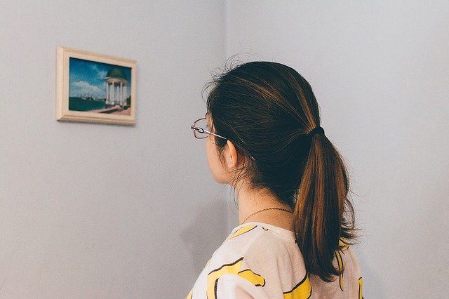 How to Choose the Right Employees to Work in Your Art Gallery