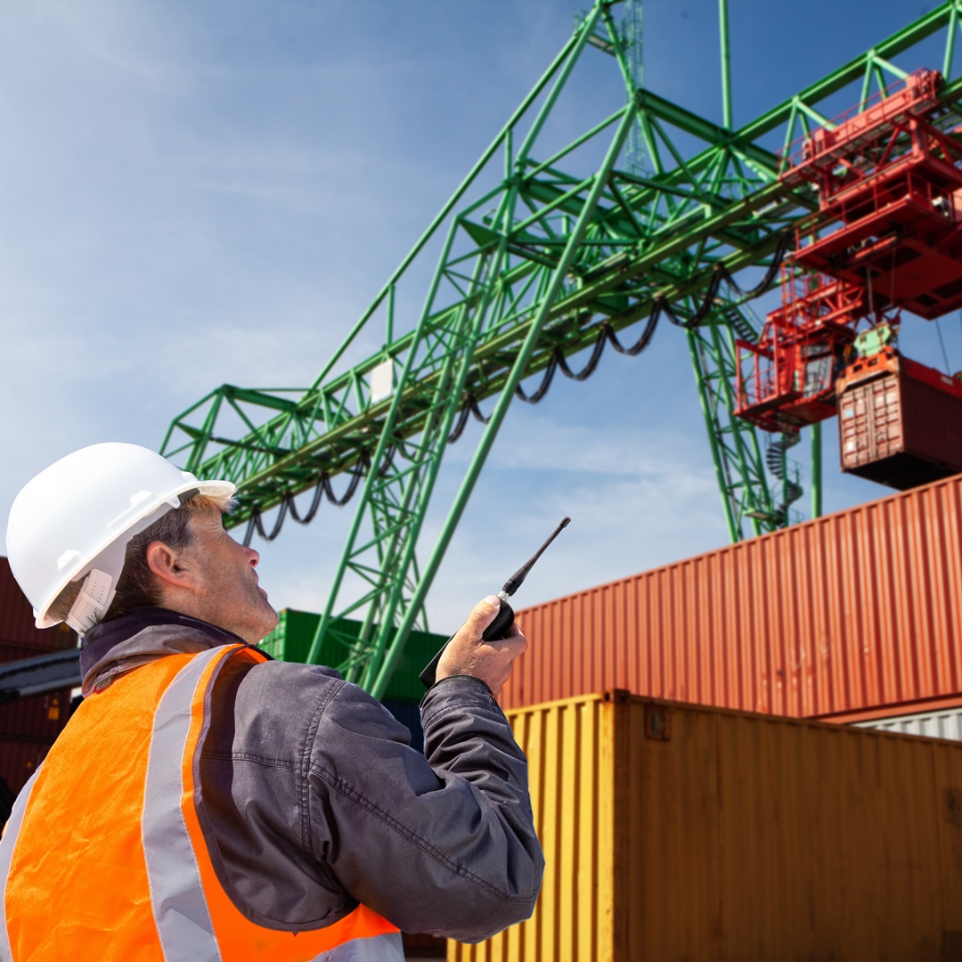 Freight Forwarder vs. Customs Broker: How Do They Differ?