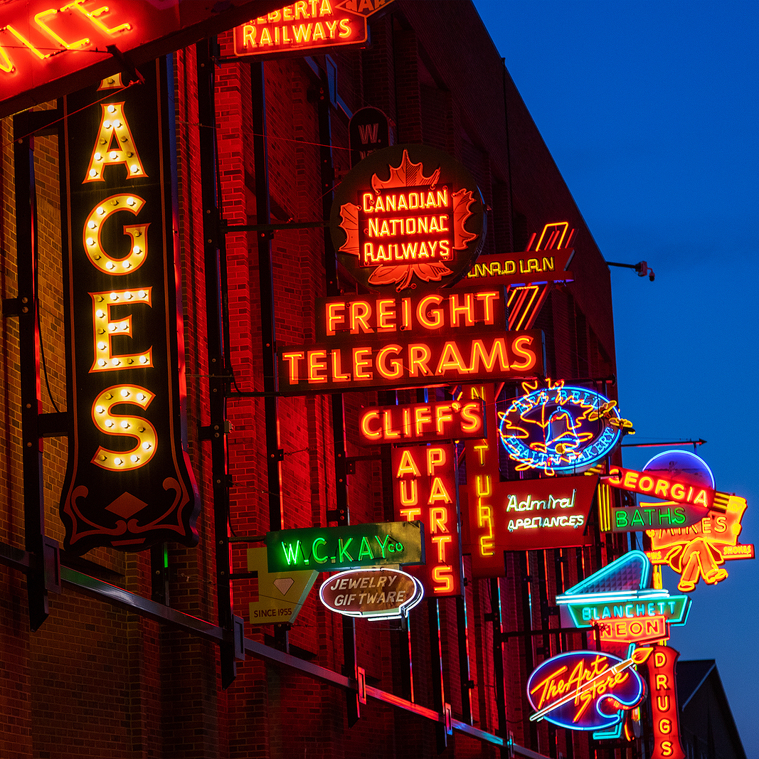 Neon Sign Packaging: Four Layers of Safety