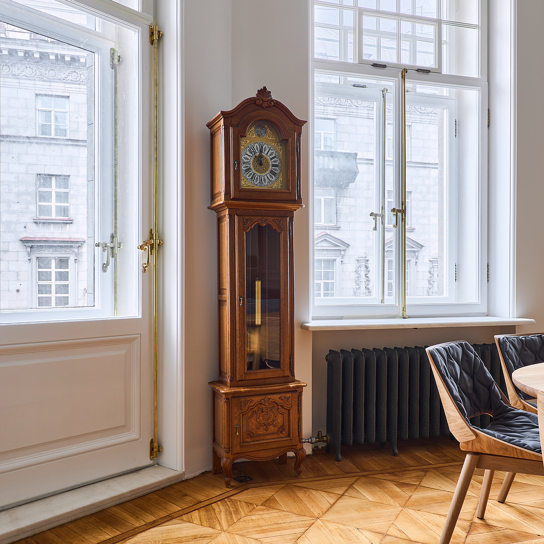 How Much Does It Cost to Ship a Grandfather Clock in 2022-2023?
