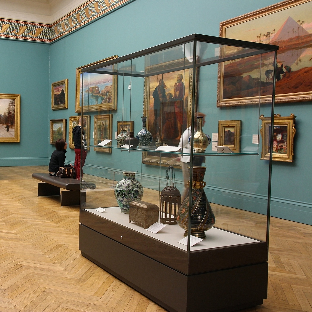 Storage of Art What to Learn from Museums and Galleries