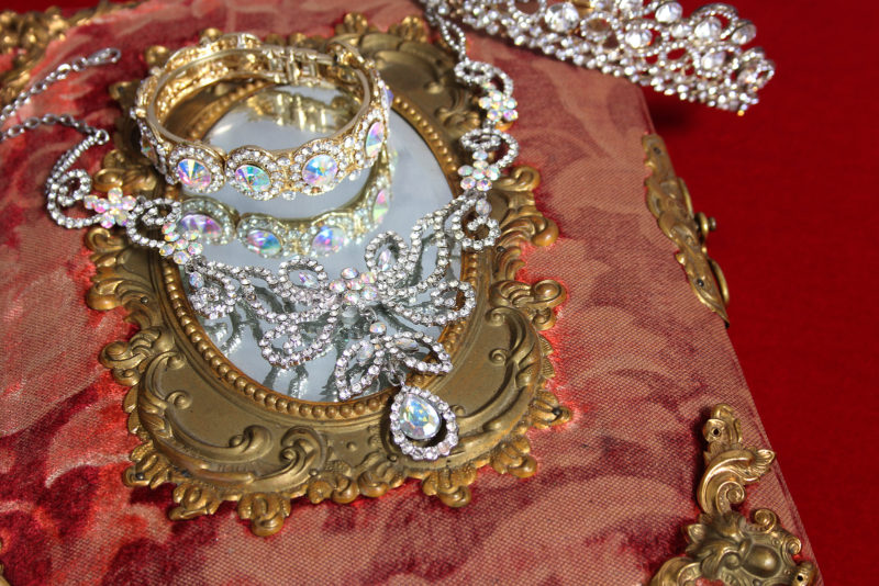 Restoring Antique Jewelry? 7 Things to Keep in Mind