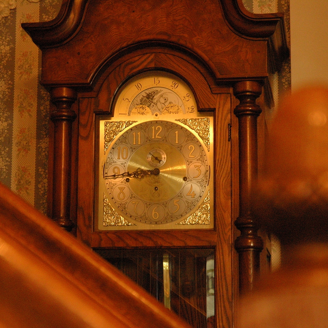 Grandfather Clock Moving Сost: How to Know What to Expect