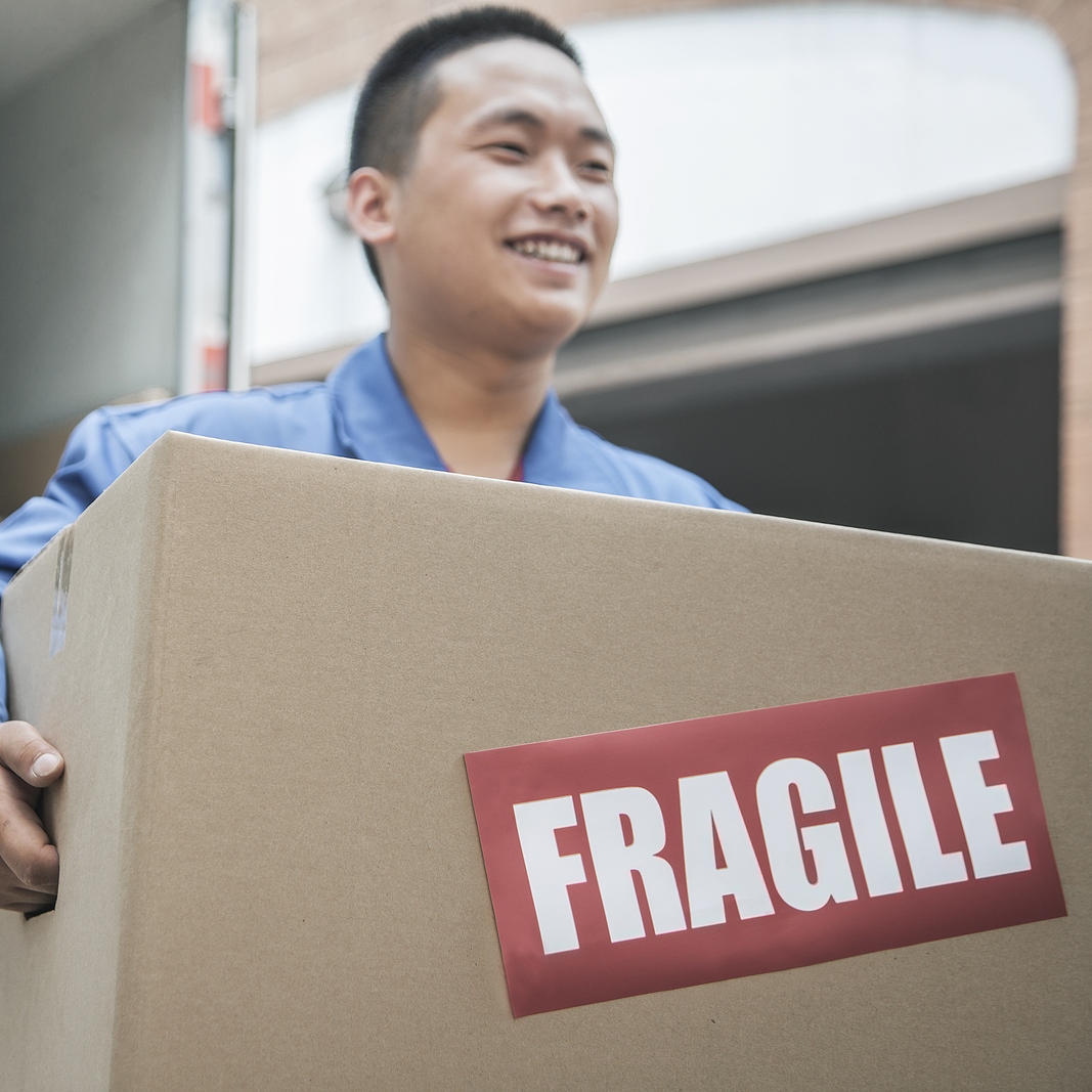 Advantages of Using a Fragile Items Courier Service for Your Art