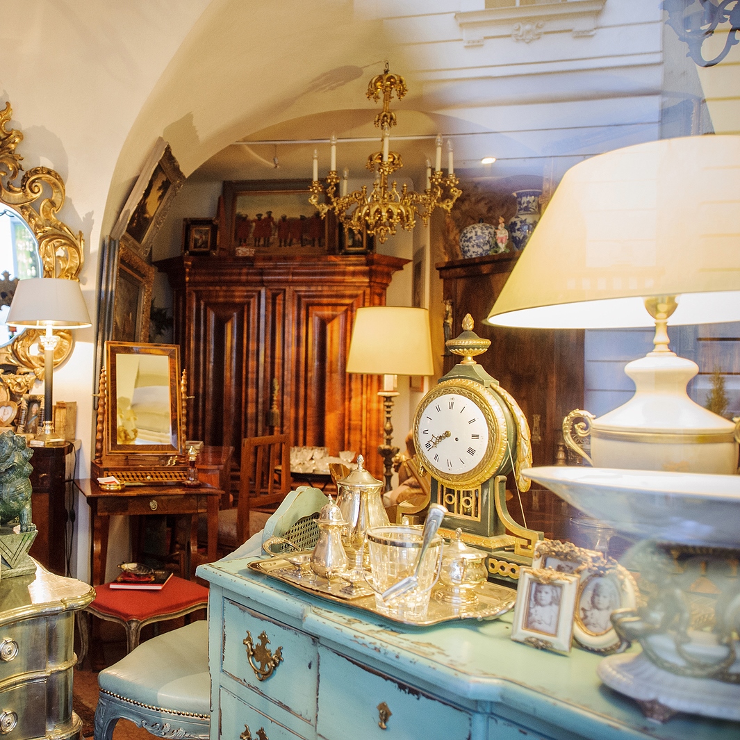 Antique Storage in Manhattan: Three Golden Tips to Help You Choose