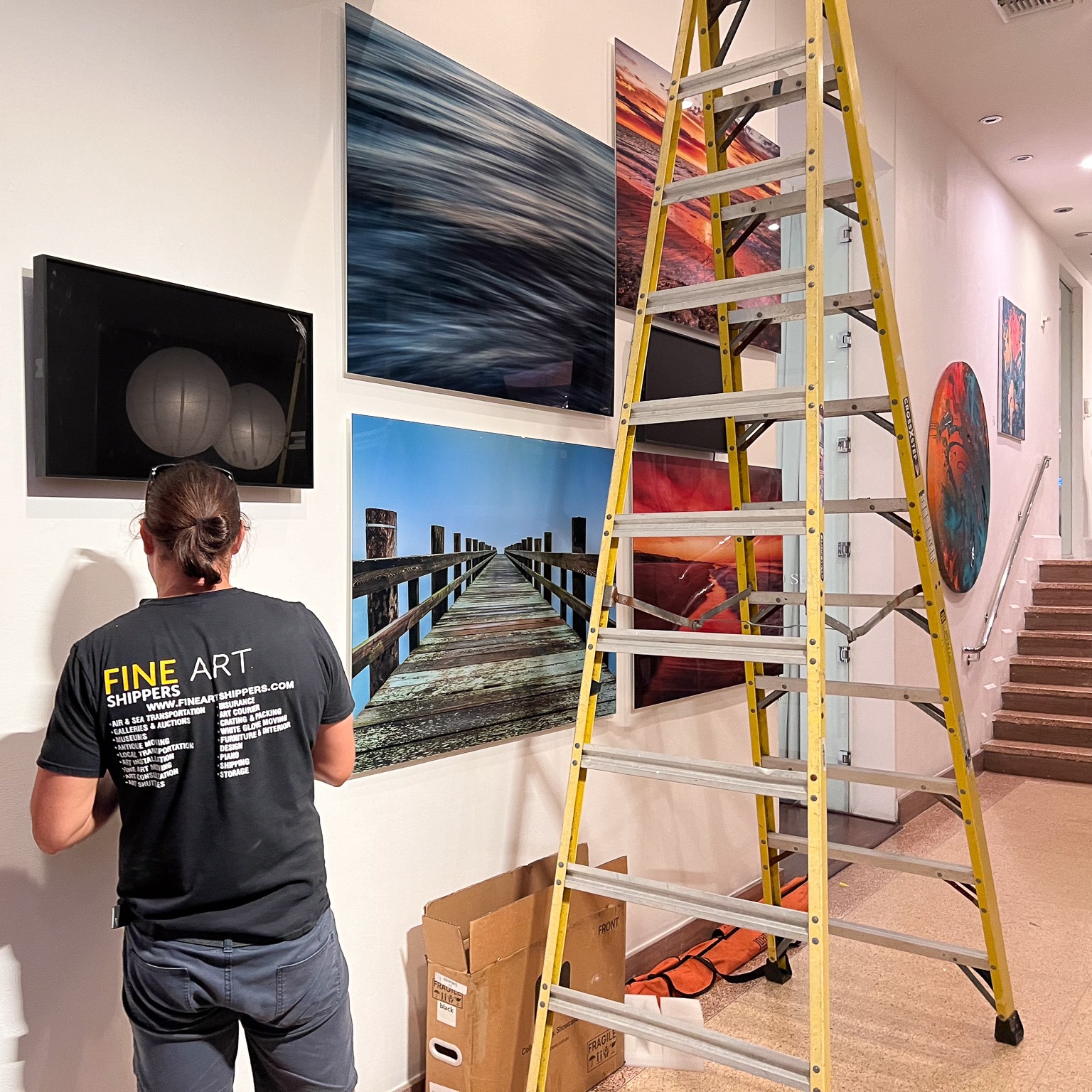 How to Spot the Best Artwork Installation Service to Meet Your Needs