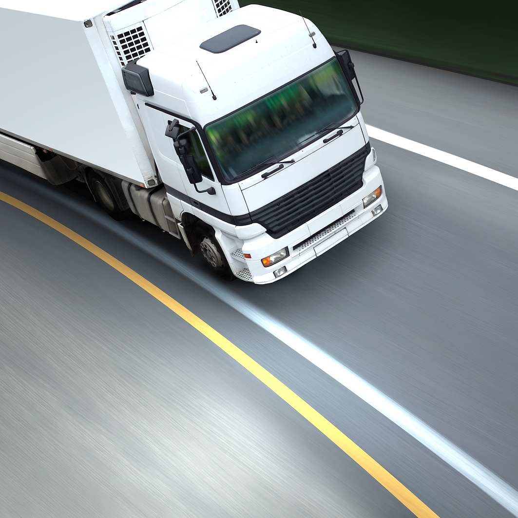 4 Ways to Stay Safe on the Road Against the Dangers of a Jackknifed Semi-Truck