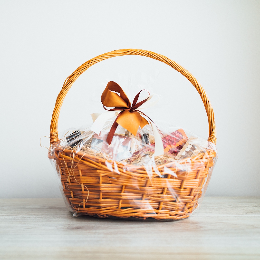 How Gift Baskets Strengthen Client Relationships in the Art World