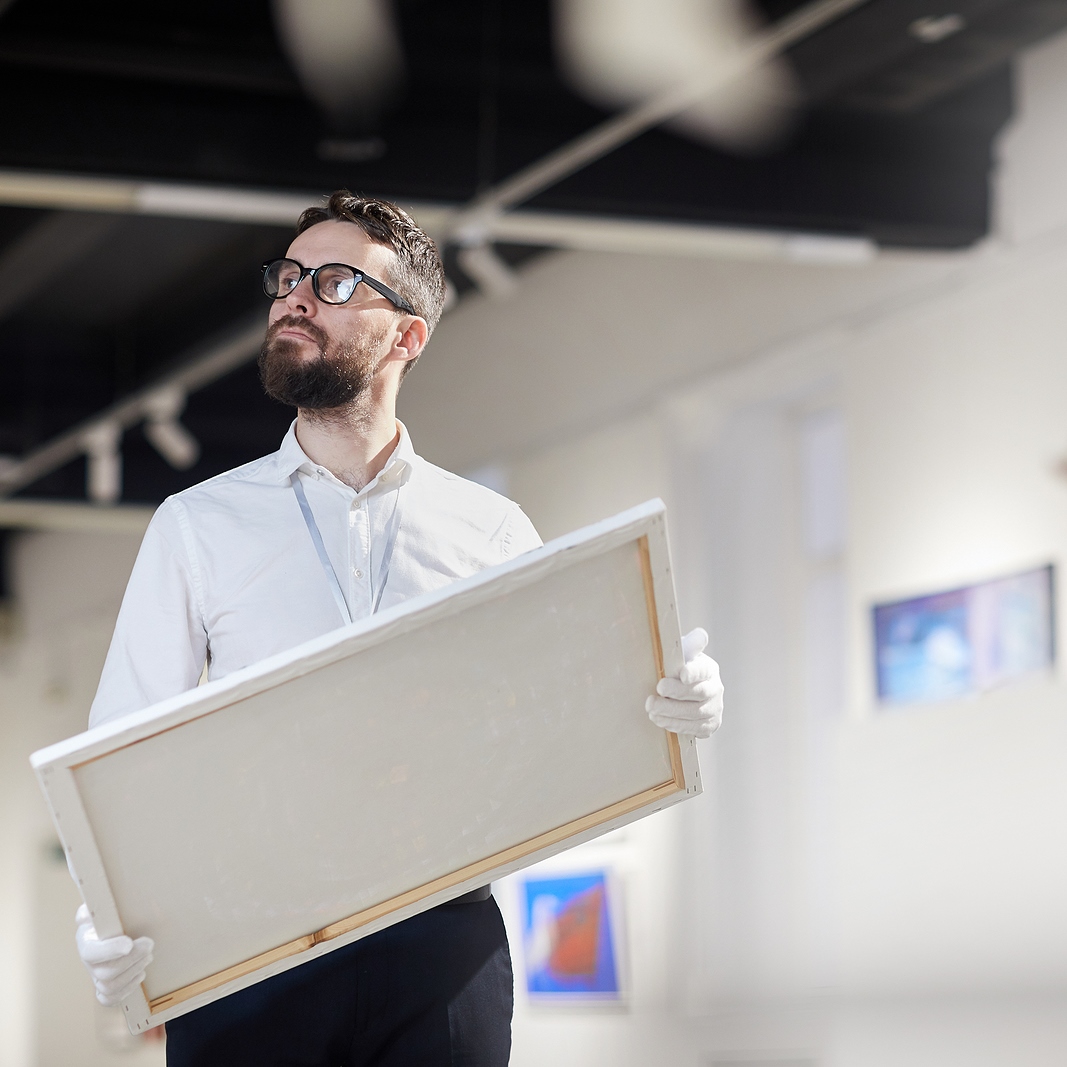 Art Installers Near Me: How to Find and What to Expect
