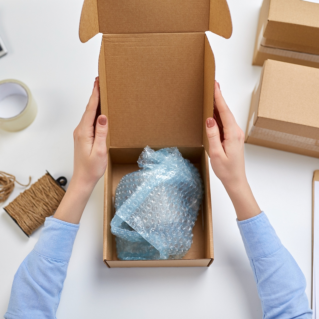 Kraft Bubble vs Bubble Wrap: Which Is Better for Art Packaging?