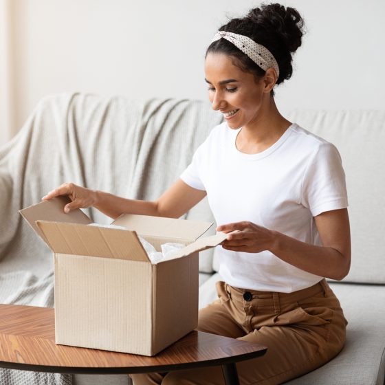 What is White Glove Art Delivery?