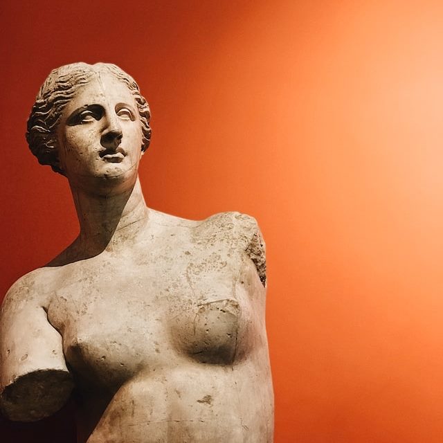 Valuing Collectibles: Tips from Antique Moving Companies