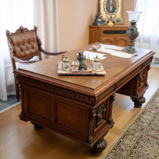 How to Ship Antique Furniture Interstate? Insights from the Experts