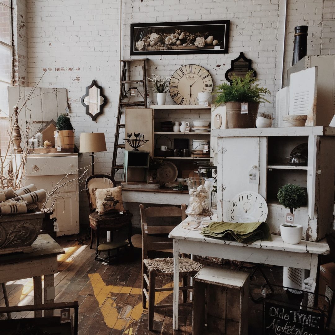 Antique Mover Hints: What Heirlooms Are Likely Valuable?