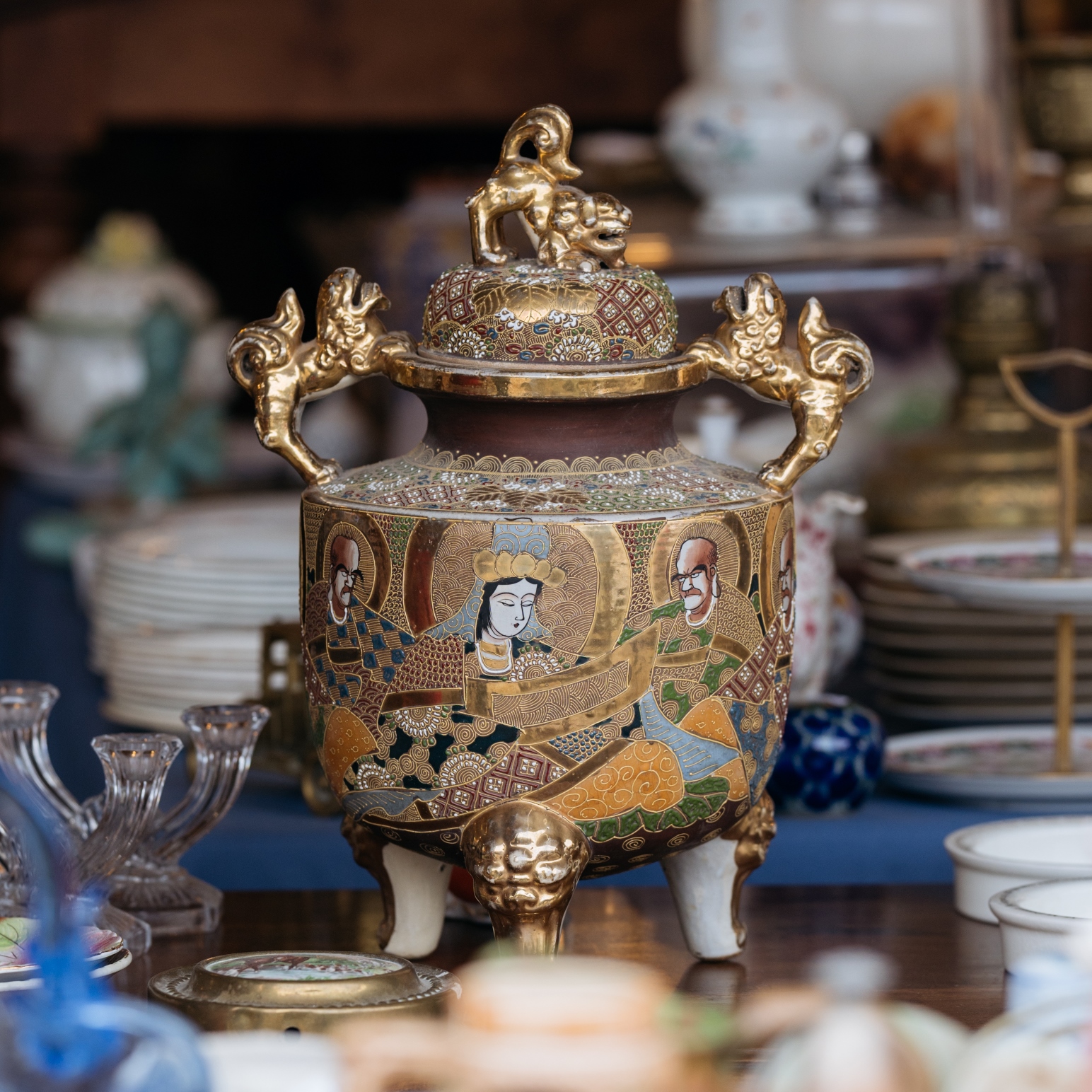 When and Why You Should Use a Professional Antiques Delivery Service