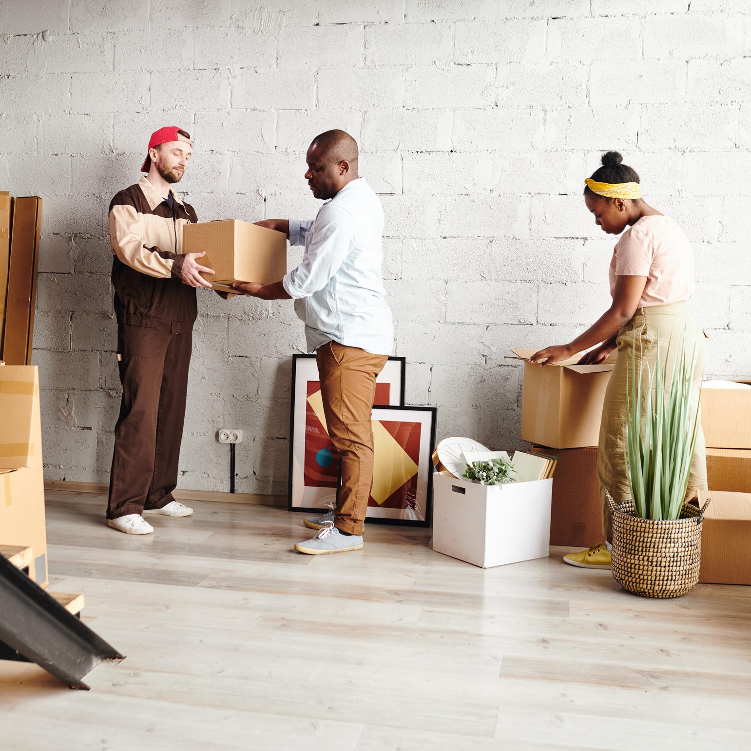 Organizing a Stress-Free Move with a White Glove Moving Company