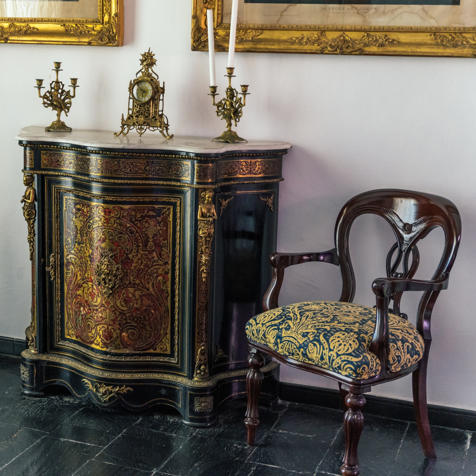 Antique Furniture Shipping in NYC: What You Need to Know