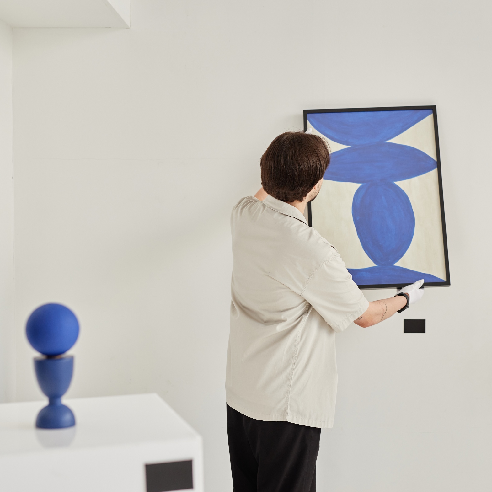 Your A-Z Guide to Choosing from a Variety of Artwork Display Solutions