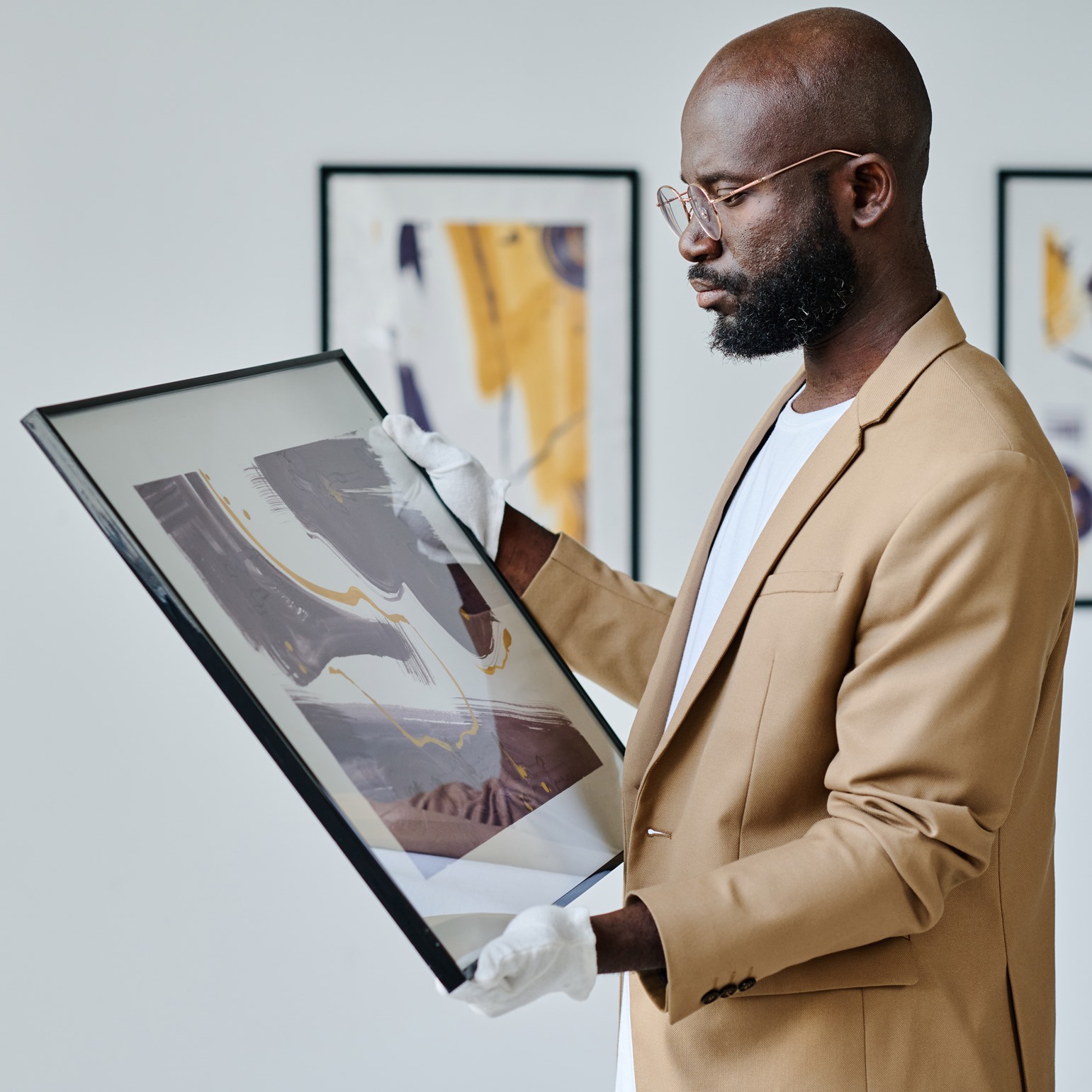 Hiring Private Art Couriers: A Necessity or a Waste of Money?