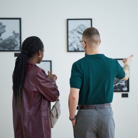 The Gallery Wall, Simplified: Layouts That Survive Moves and Makeovers