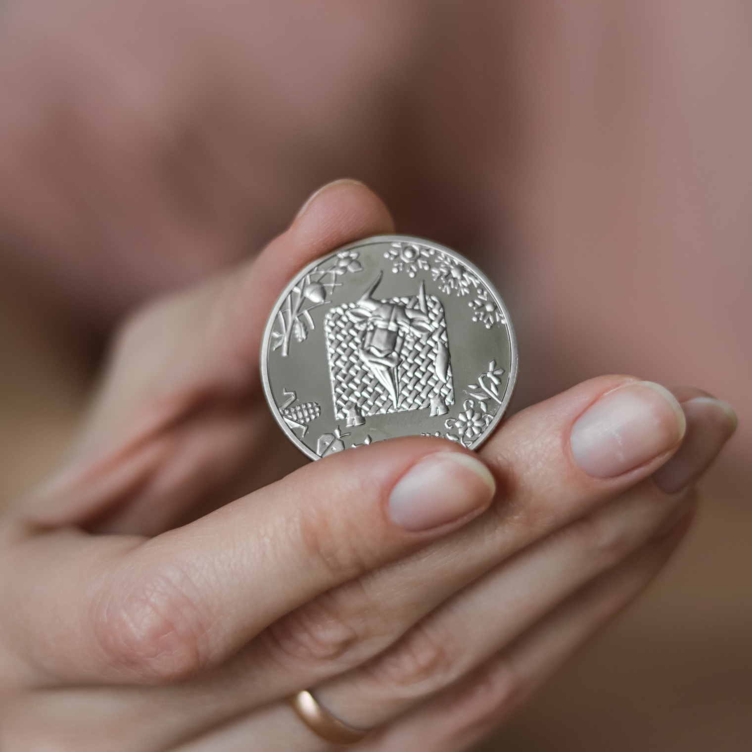 How Small Art Galleries Can Use Challenge Coins to Build Their Brand