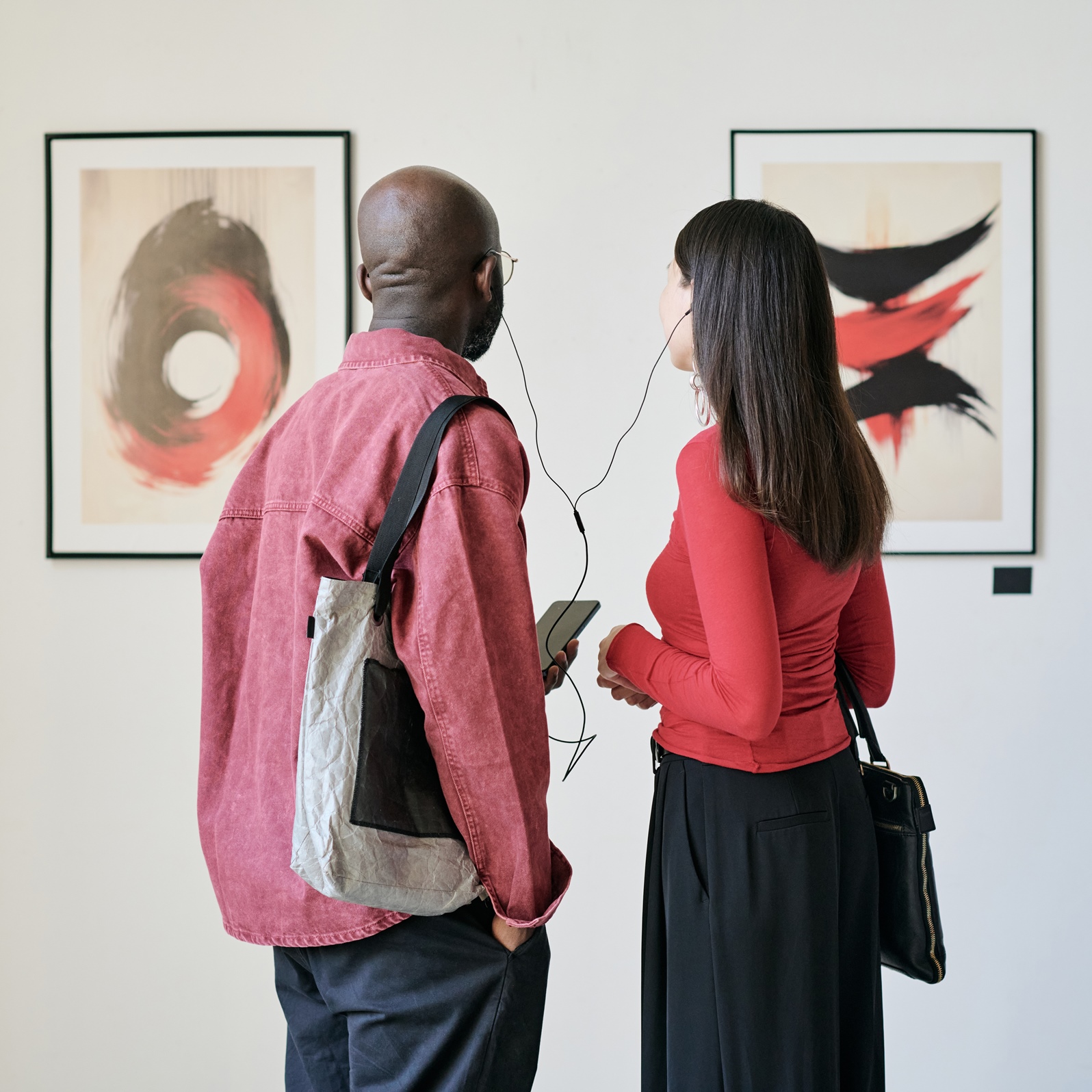 The Operational Lifecycle of Art Gallery Installation