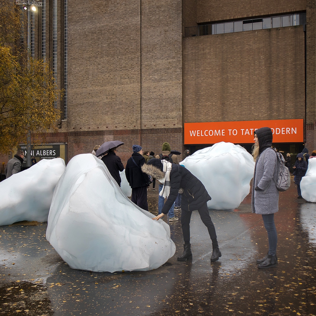 Specialized Artwork Handling: Dealing with Contemporary Installations