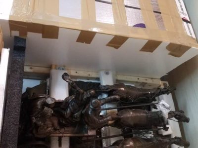 Suspension vs. Foam Support in Sculpture Packing and Shipping