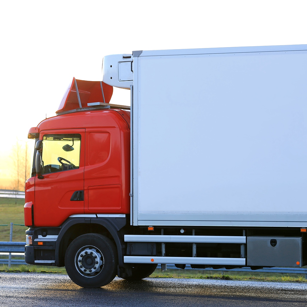Climate-Controlled Truck vs. Regular Truck: Technical Comparison