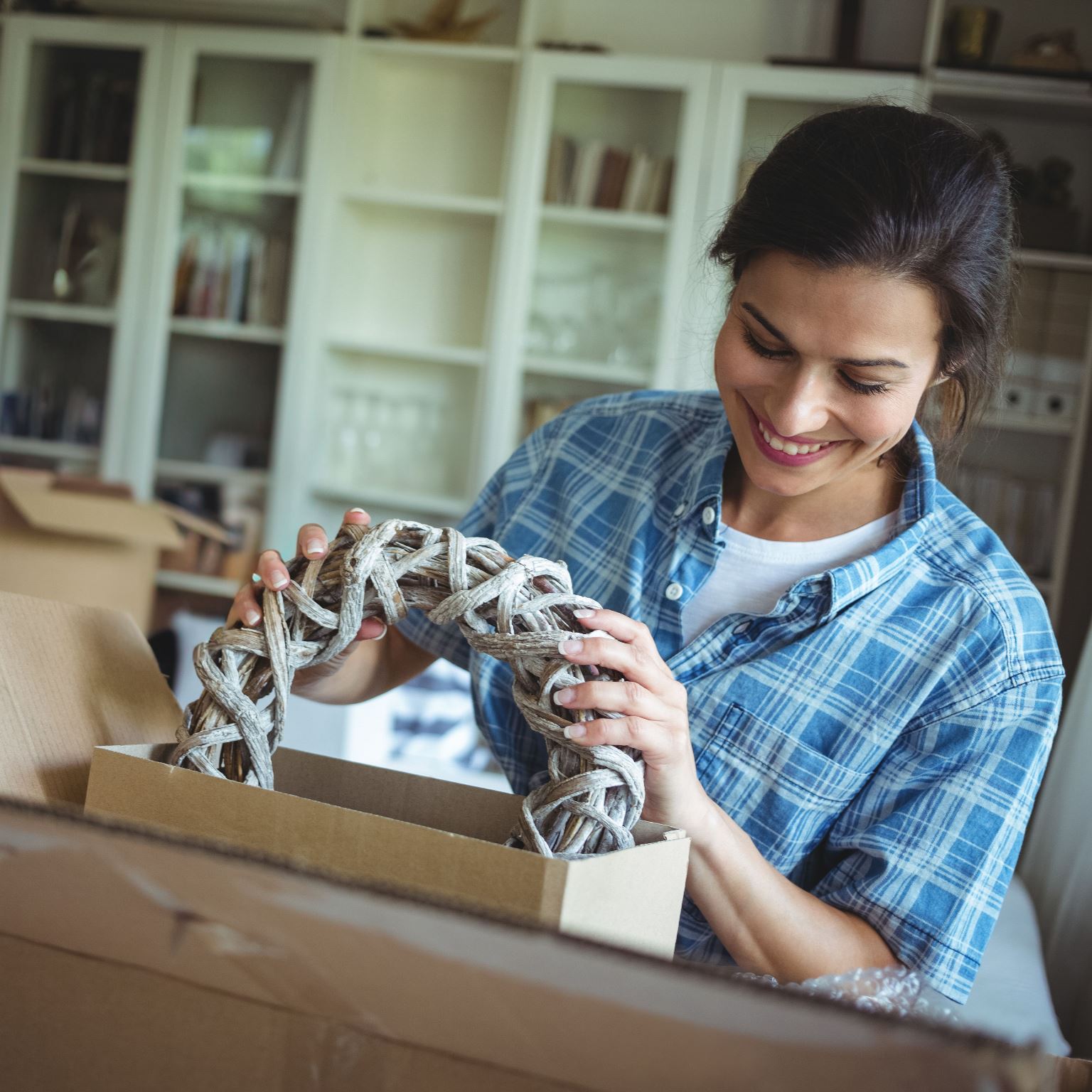 Door-to-Door Art Shipping Services: Online Art Market Driver