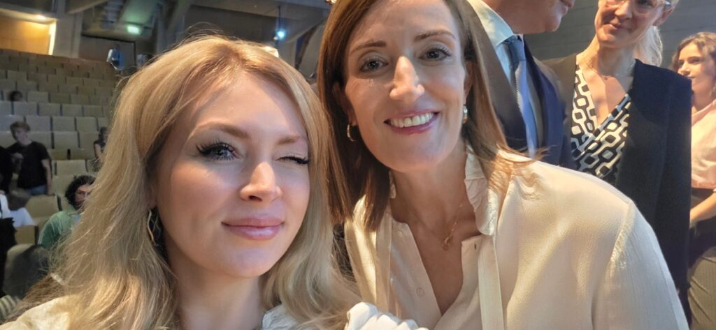 Ukrainian Artist Iryna Fedorenko Meets the EP President in Munich