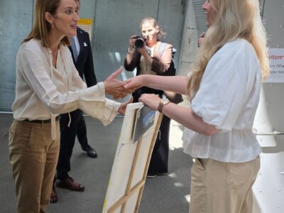 Ukrainian Artist Iryna Fedorenko Meets the EP President in Munich