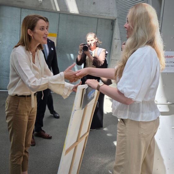 Ukrainian Artist Iryna Fedorenko Meets the EP President in Munich
