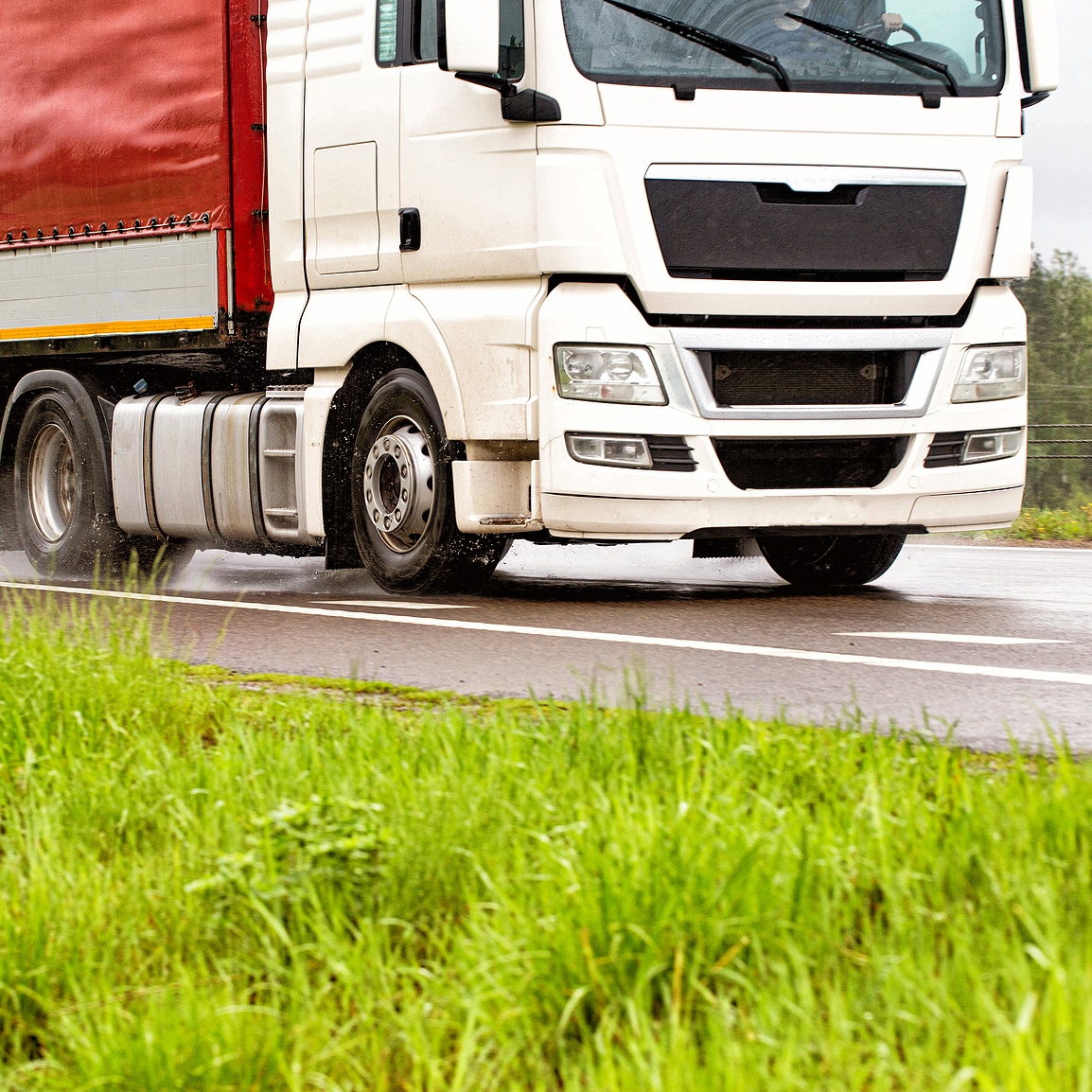 What Should You Do Immediately After a Semi-Truck Accident?