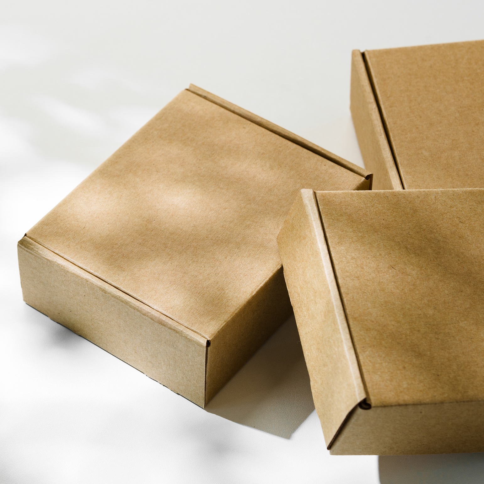 Mailer Boxes vs. Shipping Boxes: What's the Difference?