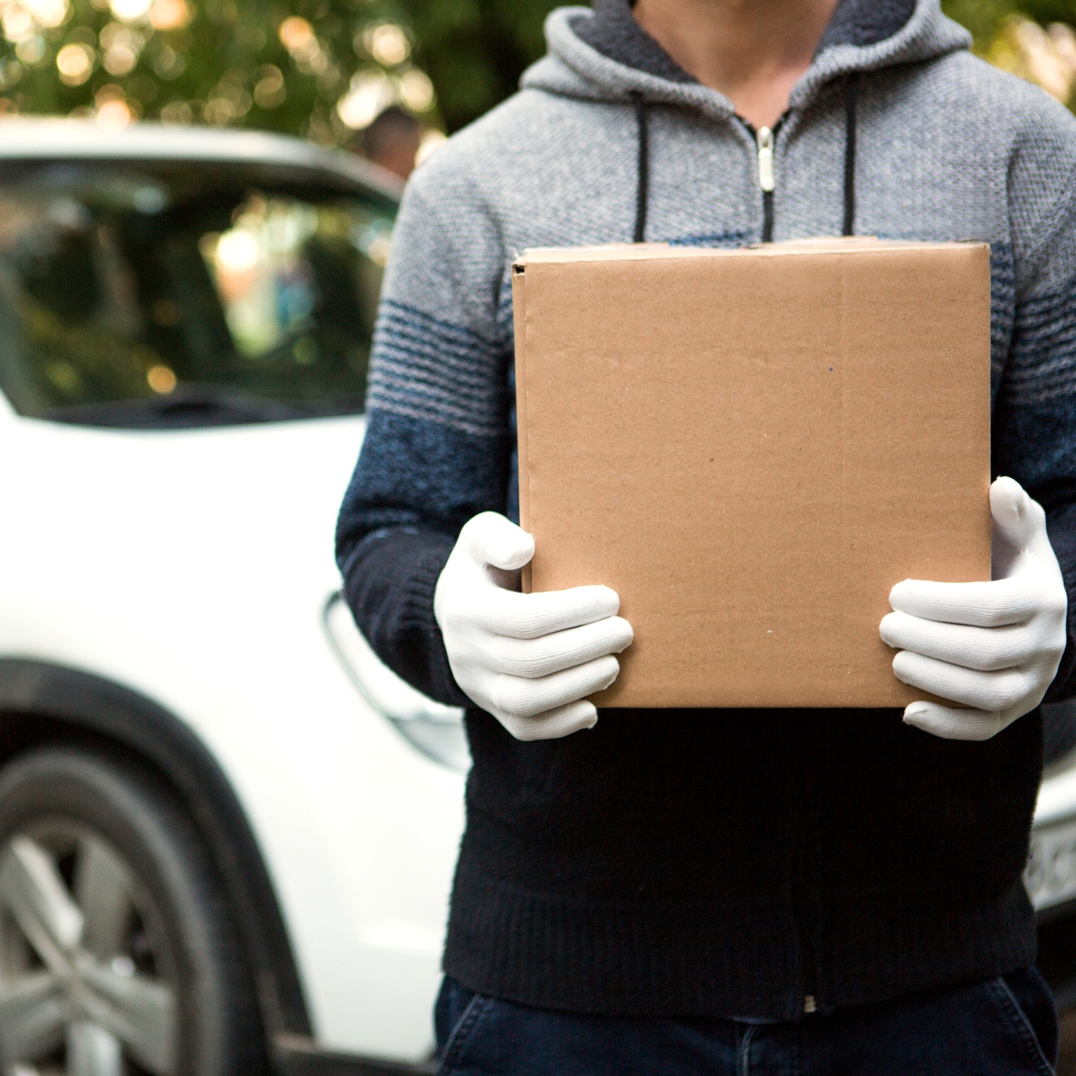 The Real Difference Between White Glove Delivery and Art Logistics