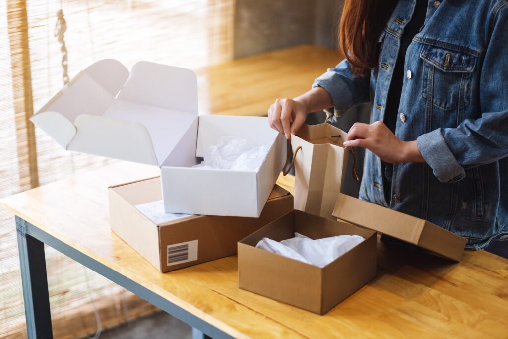 Mailer Boxes vs. Shipping Boxes: What's the Difference?