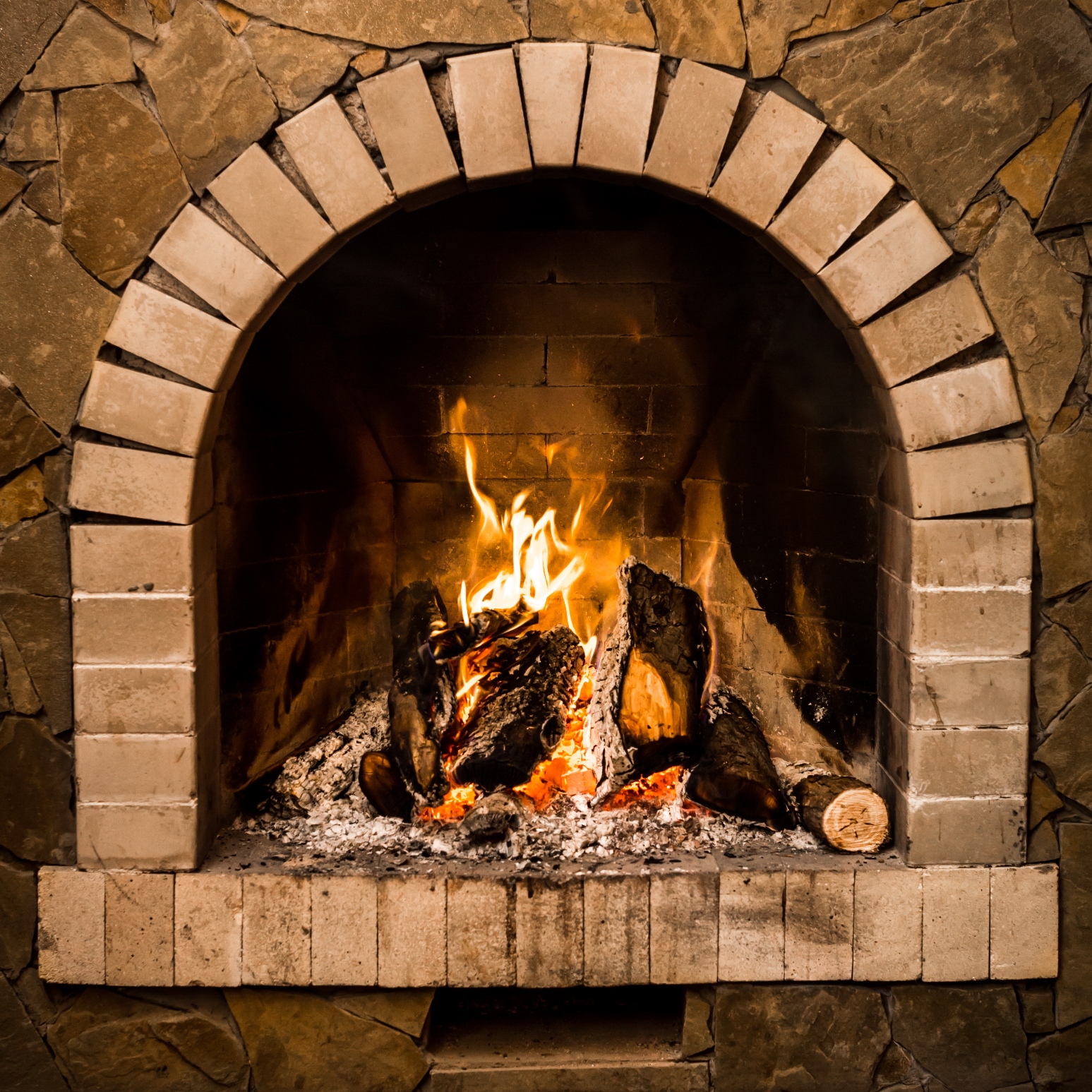 How to Refresh a Tired Fireplace Without a Full Renovation