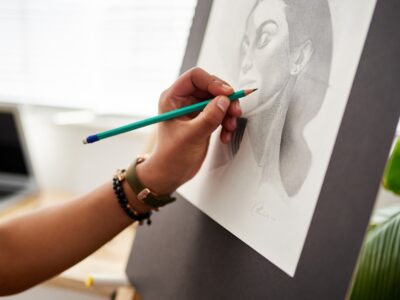How Does Pencil Grip Affect Art Quality?