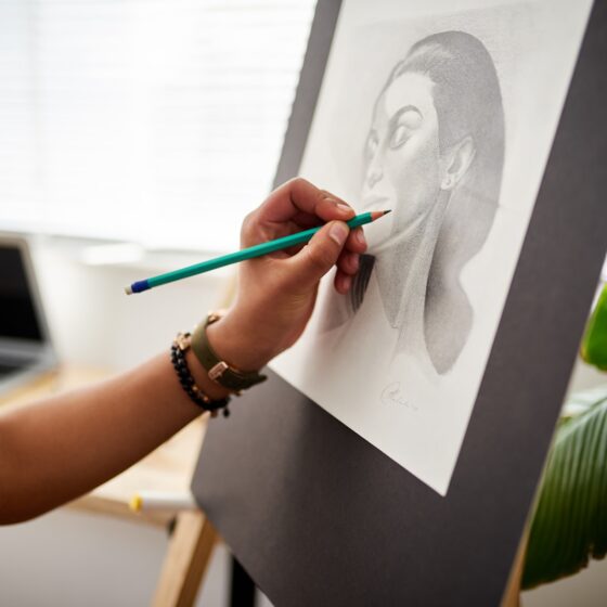 How Does Pencil Grip Affect Art Quality?