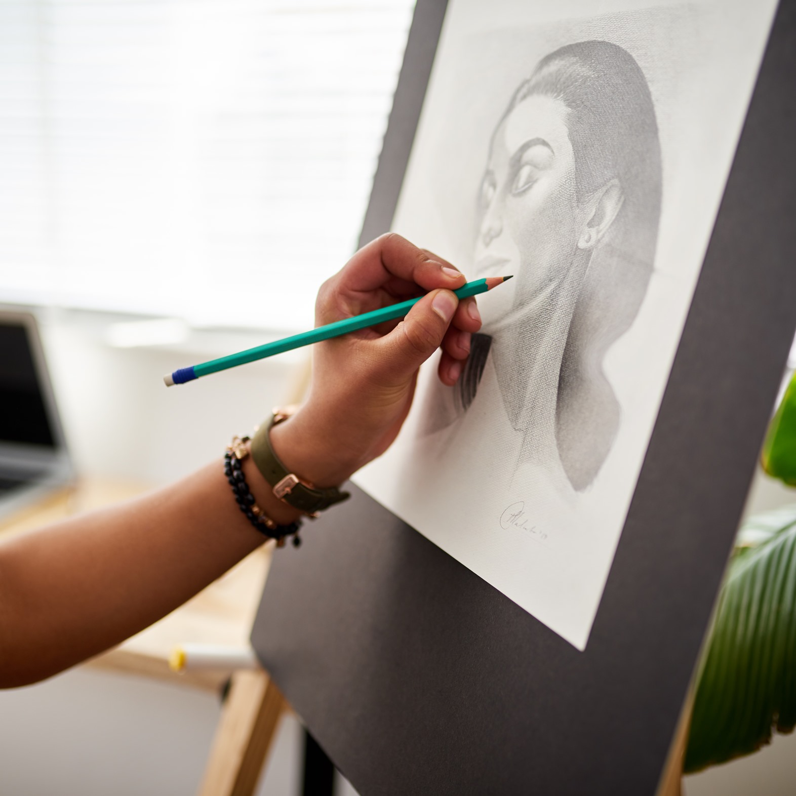 How Does Pencil Grip Affect Art Quality?