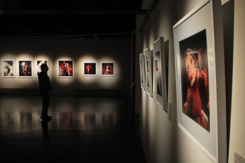 How Great Exhibition Design Guides Visitors Without Them Realizing It