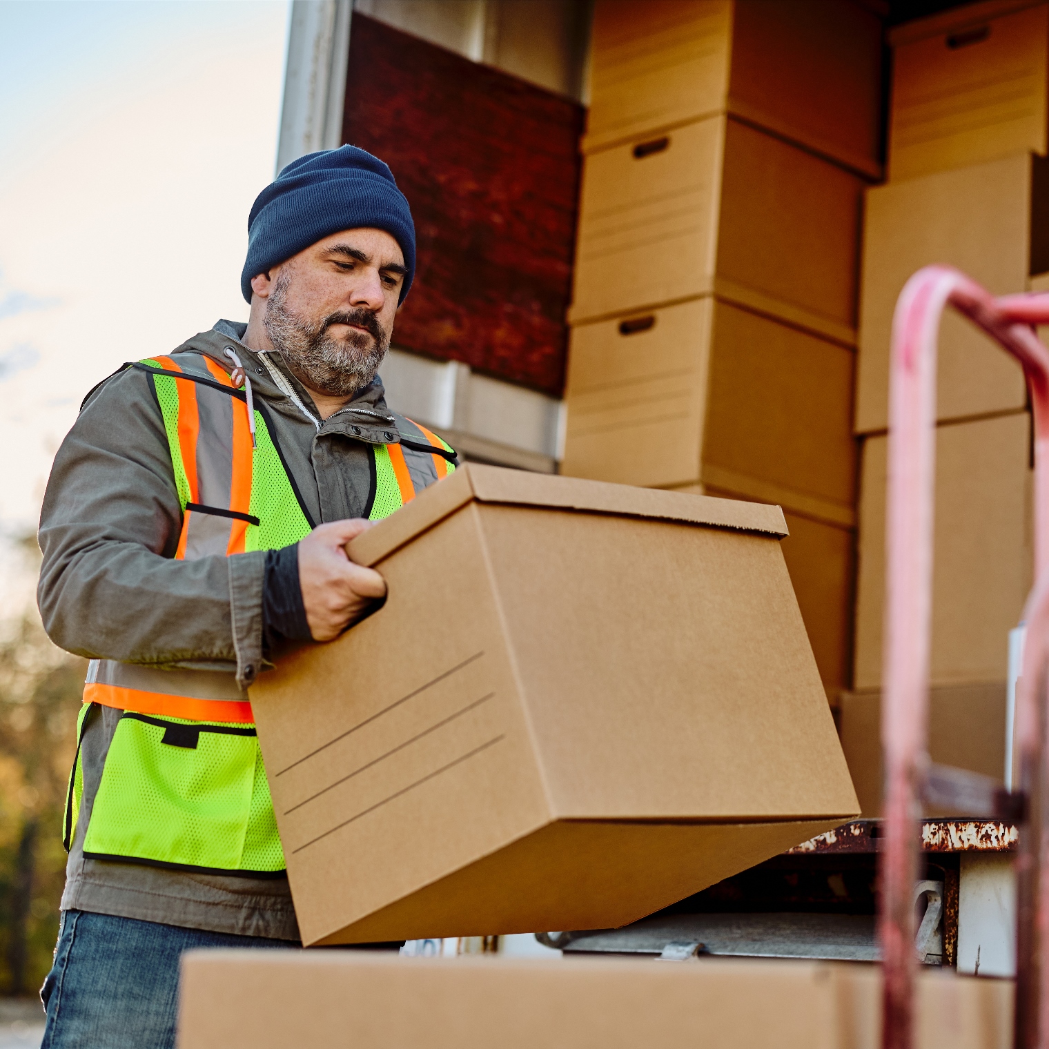 How to Prevent Accidents When Loading and Unloading a Moving Truck